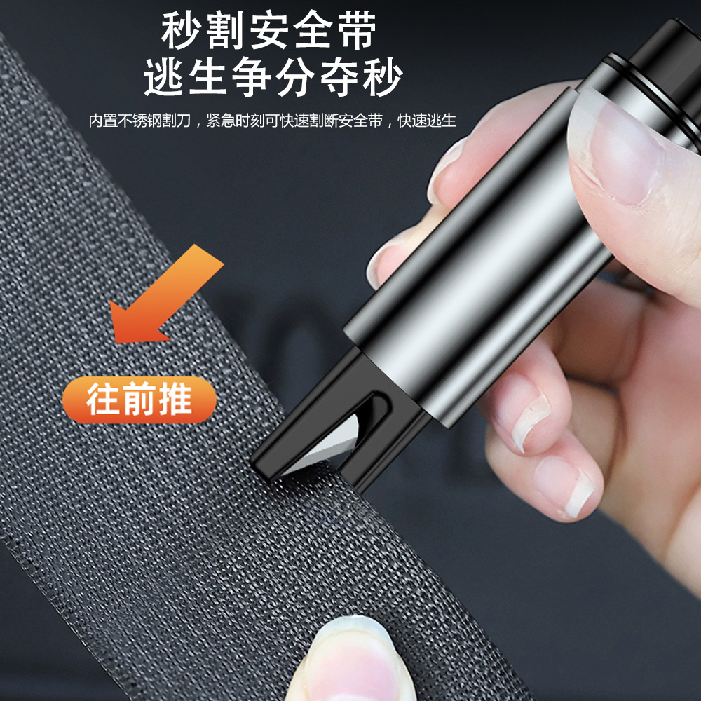 Búa thoát hiểm thường có một lưỡi cắt nhỏ được tích hợp vào tay cầm hoặc thân búa.