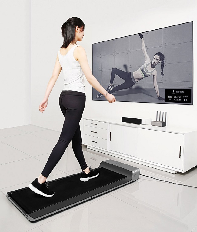 10 Dụng Cụ Cho Phòng Tập Gym Tại Nhà Máy chạy bộ mini với thiết kế nhỏ gọn, dễ cất giữ và hiệu quả cho việc tập luyện tim mạch tại nhà.