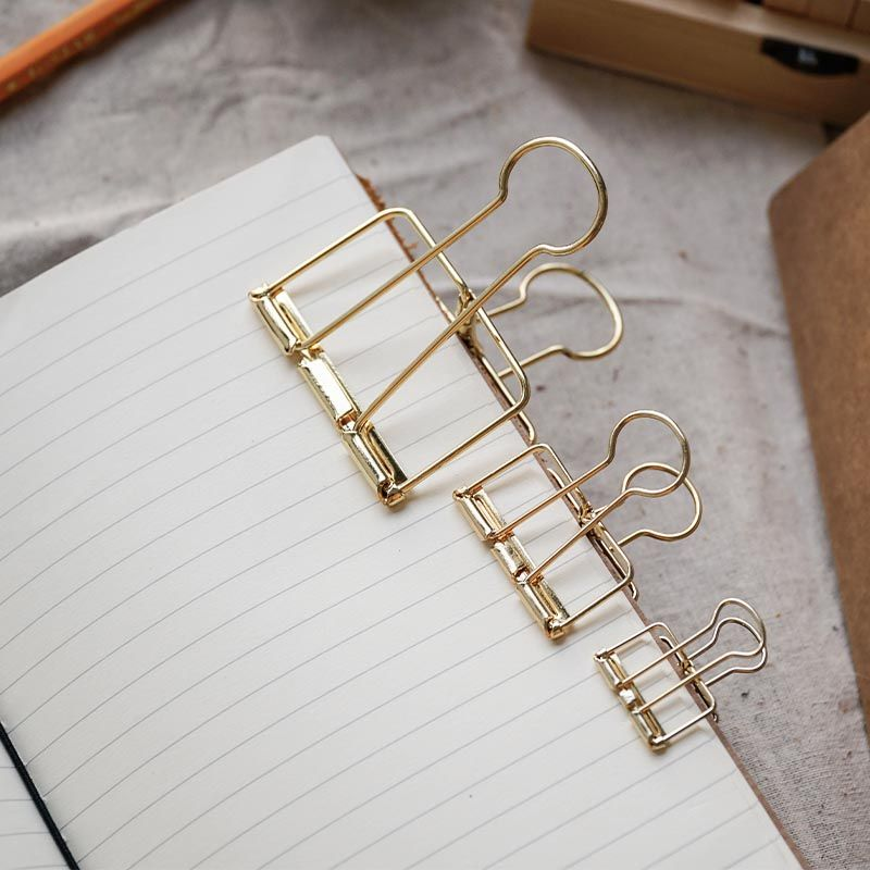 Bộ dụng cụ văn phòng tuy nhỏ nhưng đem lại lợi ích rất lớn để cố định các trang giấy
