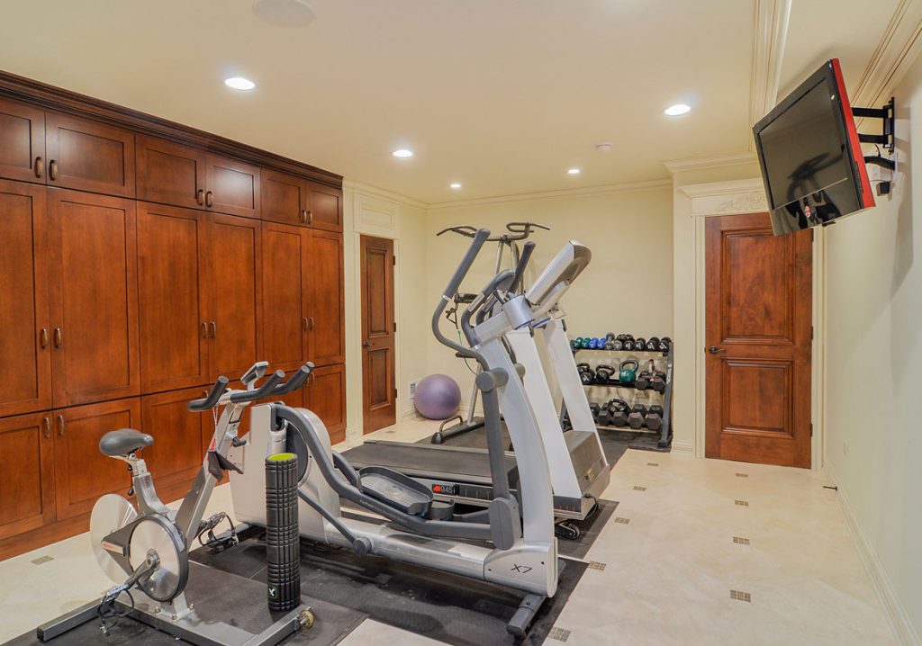 10 Dụng Cụ Cho Phòng Tập Gym Tại Nhà Phòng tập gym sẽ giúp bạn tiết kiệm thời gian di chuyển từ nhà đến phòng tập. Ngoài ra phòng gym tại nhà giúp bạn duy trì dự riêng tư