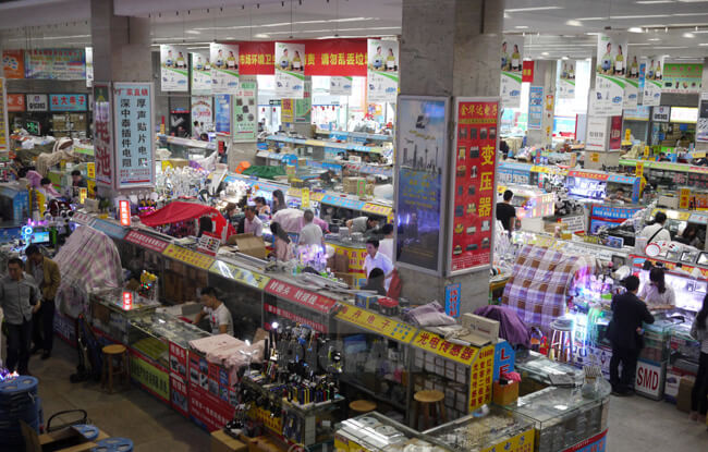 Thâm Quyến là nơi tập trung nhiều nhà sản xuất balo công nghệ.