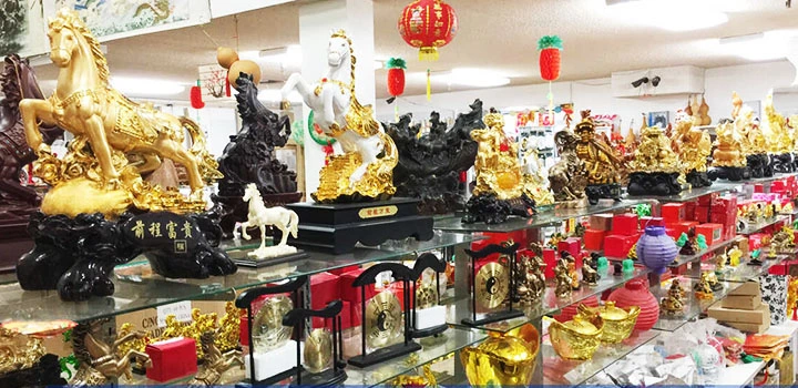 Nên Mua Các Sản Phẩm Phong Thủy Ở Đâu? Khi mua tại các cửa hàng phong thủy ở Việt Nam, bạn có thể trực tiếp xem xét và đánh giá chất lượng sản phẩm.