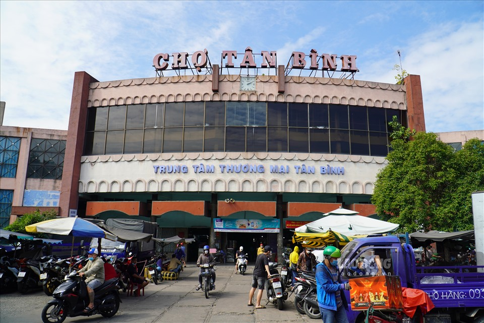 Chợ đầu mối Tân Bình là một trong những chợ lớn nhất tại TP. Hồ Chí Minh